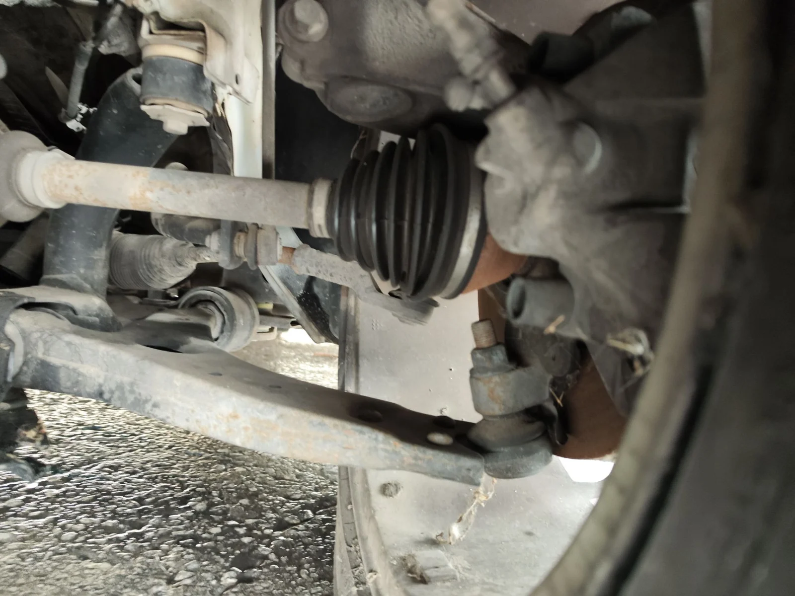 Foto de TRANSMISION DELANTERA IZQUIERDA FORD FOCUS BERLINA (CAP) 1.6 TDCi CAT (90 CV / 66 KW)