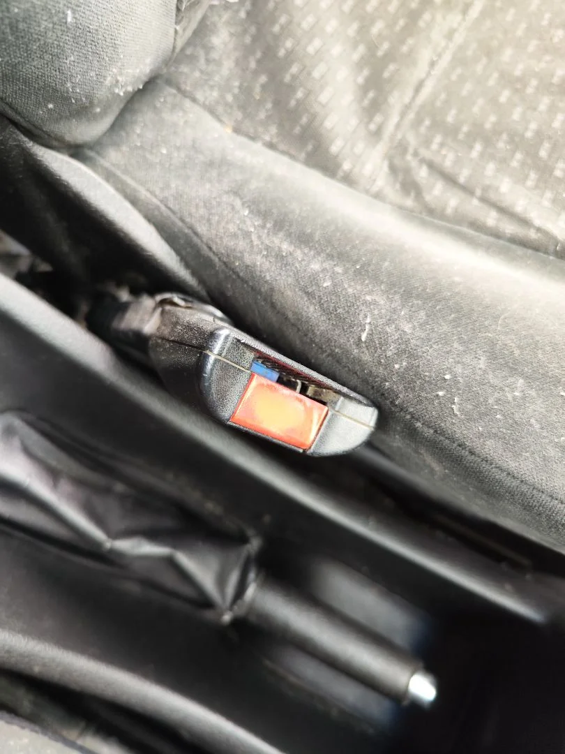 Foto de ENGANCHE CINTURON DELANTERO IZQUIERDO OPEL ZAFIRA A 2.0 DTI (101 CV / 74 KW)