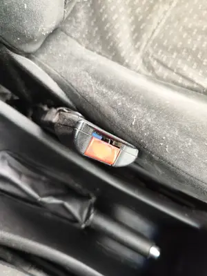 Foto de ENGANCHE CINTURON DELANTERO IZQUIERDO OPEL ZAFIRA A 2.0 DTI (101 CV / 74 KW)