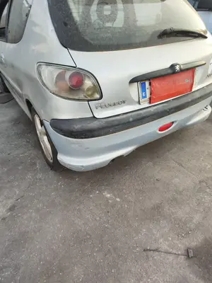 Foto de PARAGOLPES TRASERO PEUGEOT 206 1.6 16V CAT (109 CV / 80 KW) foto 2