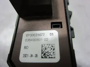 Foto de INTERRUPTOR OPEL CROSSLAND X 1.2 (110 CV / 81 KW) referencia YP00031677 foto 2