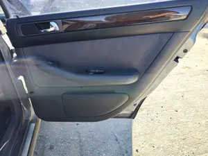 Foto de GUARNECIDO PUERTA TRASERA DERECHA AUDI A6 BERLINA (4B2) 2.4 V6 30V (165 CV / 121 KW)