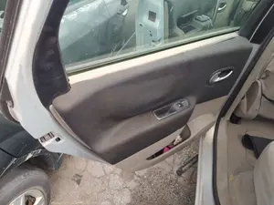 Foto de CERRADURA PUERTA TRASERA IZQUIERDA RENAULT SCENIC II (JM) 1.6 16V (113 CV / 83 KW) referencia 8200119332