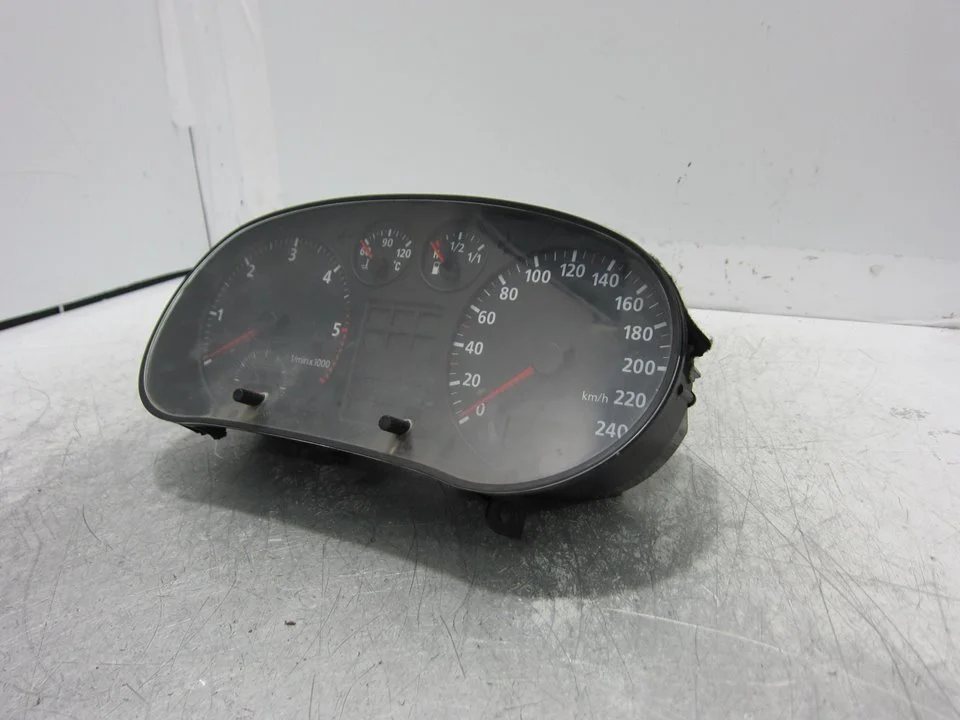 Foto de CUADRO INSTRUMENTOS AUDI A3 (8L) 1.9 TDI (90 CV / 66 KW) referencia 8L0919860
