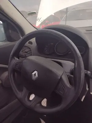 Foto de VOLANTE RENAULT MEGANE III BERLINA 5P 1.5 dCi Diesel CAT (86 CV / 63 KW) referencia 484009812R