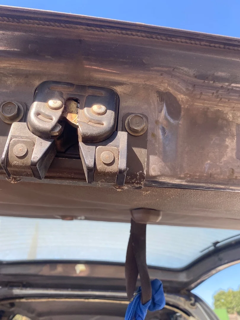 Foto de CERRADURA MALETERO / PORTON NISSAN SERENA (C23M) 2.3 Diesel (75 CV / 55 KW)
