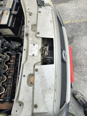 Foto de REJILLA DELANTERA FIAT I DOBLÒ (119) 1.9 JTD CAT (105 CV / 77 KW) foto 2