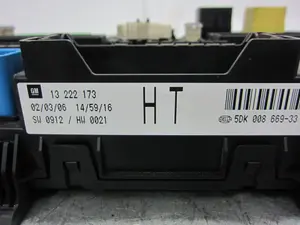 Foto de CAJA RELES / FUSIBLES OPEL ASTRA H GTC 1.9 CDTI (120 CV / 88 KW) referencia 13222173 foto 3