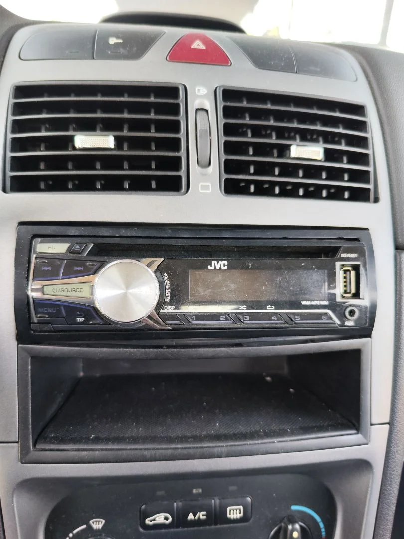 Foto de SISTEMA AUDIO / RADIO CD PEUGEOT 307 (S1)(04.2001) 1.6 16V CAT (109 CV / 80 KW)