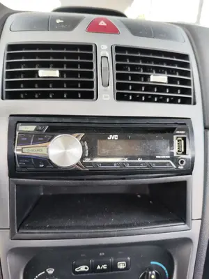 Foto de SISTEMA AUDIO / RADIO CD PEUGEOT 307 (S1)(04.2001) 1.6 16V CAT (109 CV / 80 KW)