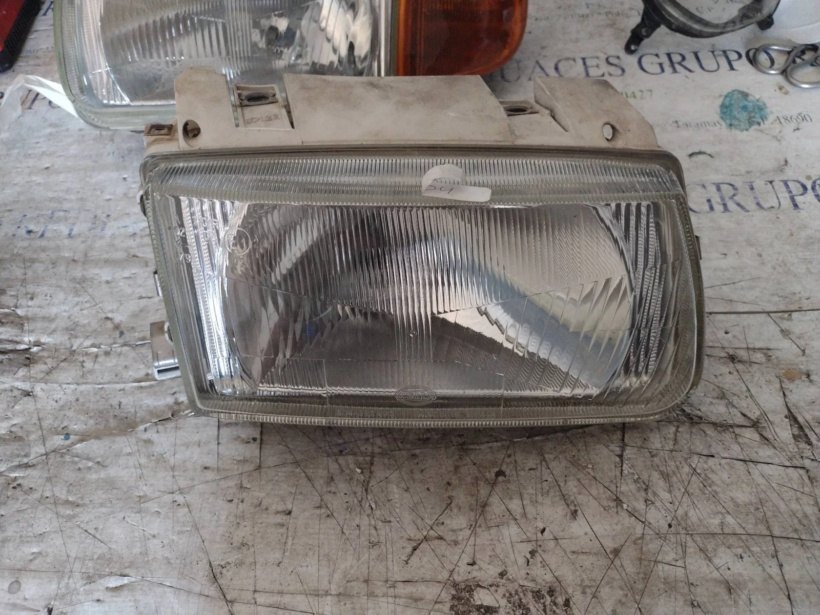 Foto de FARO DERECHO VOLKSWAGEN POLO III (6N1) 1.4 (60 CV / 44 KW) referencia 96249600