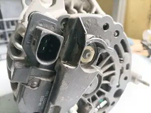 Foto de ALTERNADOR VOLKSWAGEN GOLF IV BERLINA (1J1)(10.1997) referencia 028903028D foto 2