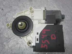 Foto de MOTOR ELEVALUNAS DELANTERO DERECHO AUDI A3 (8P1) 1.9 TDI (105 CV / 77 KW) referencia 8P0959802H foto 5