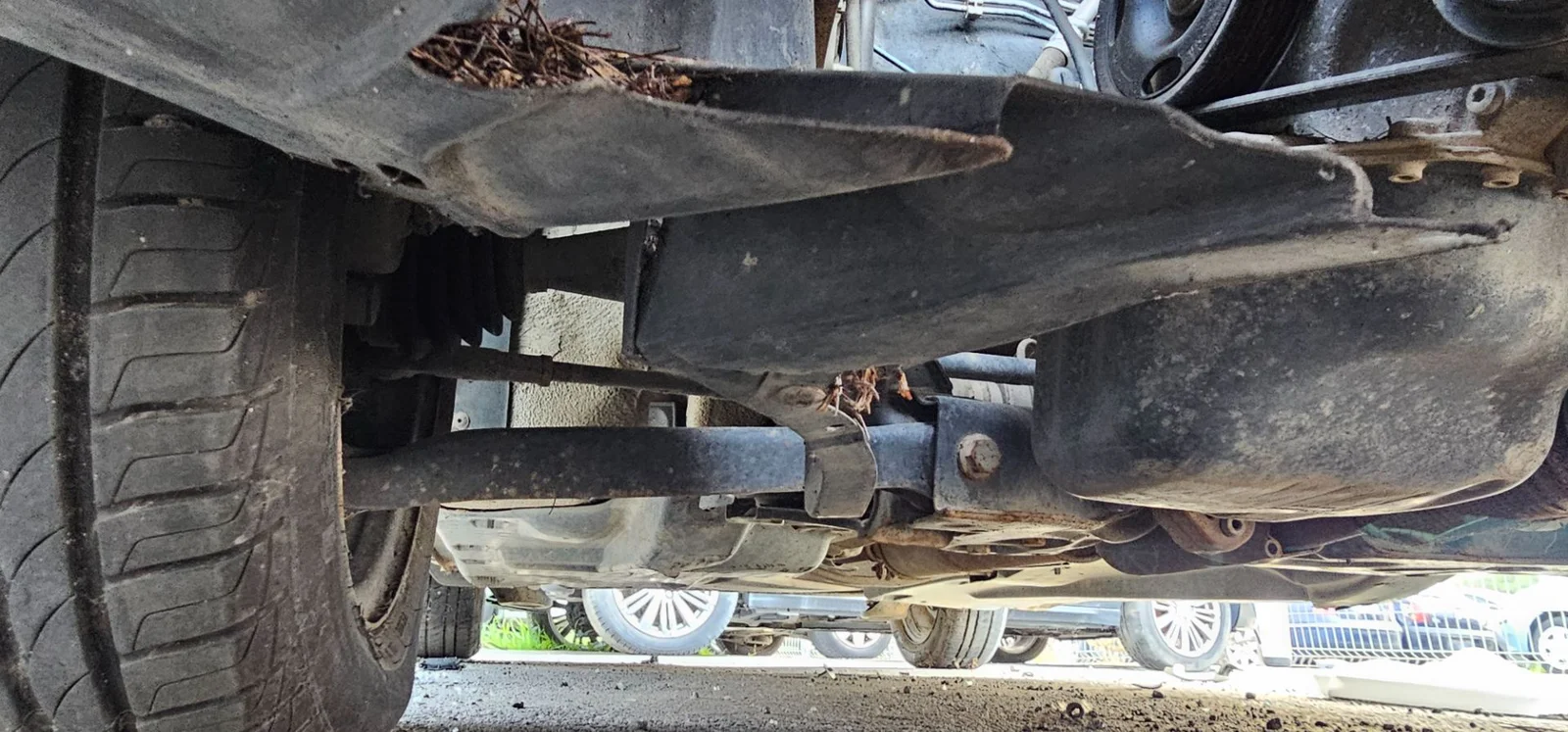 Foto de BRAZO SUSPENSION DELANTERO DERECHO SKODA FABIA (5J2) 1.2 (60 CV / 44 KW)