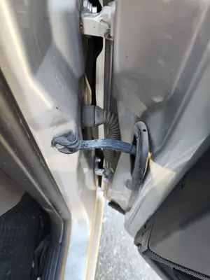 Foto de RETENEDOR PUERTA FORD FOCUS FAMILIAR (CAK) 1.8 TDCi Turbodiesel CAT (116 CV / 85 KW)