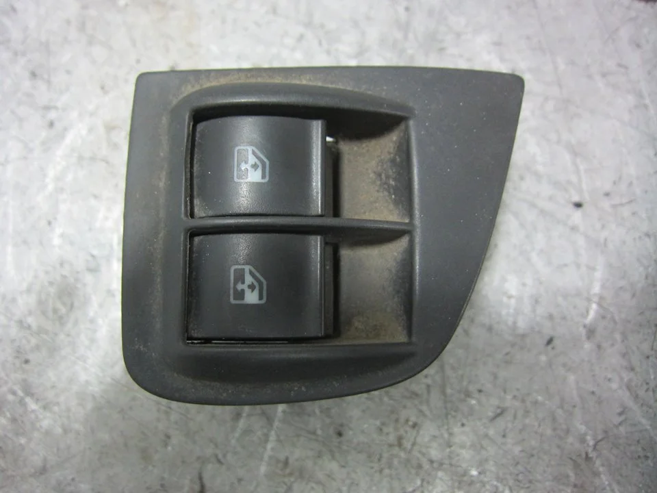 Foto de MANDO ELEVALUNAS DELANTERO IZQUIERDO FIAT I DOBLÒ (119) 1.9 JTD CAT (101 CV / 74 KW) referencia 735402415SX