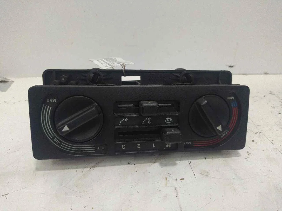 Foto de MANDO CALEFACCION / AIRE ACONDICIONADO FIAT UNO (146) referencia 90225