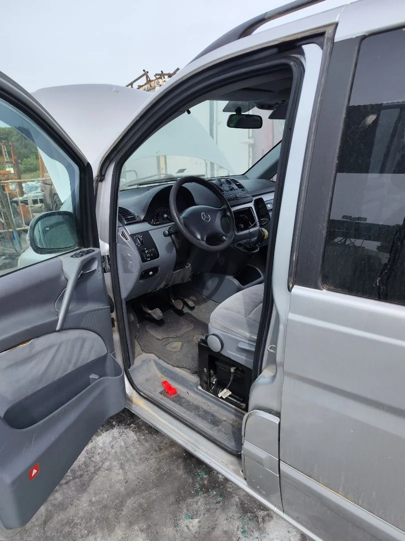 Foto de GOMAS CONTORNO PUERTA MERCEDES-BENZ VIANO (639) 2.1 CDI CAT (150 CV / 110 KW)