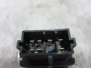 Foto de MANDO ELEVALUNAS DELANTERO IZQUIERDO PEUGEOT 406 BERLINA (S1/S2) 3.0 V6 24V CAT (190 CV / 140 KW) referencia 2594301 foto 5