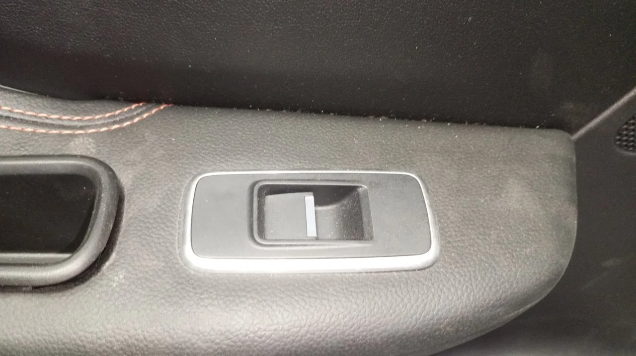 Foto de MANDO ELEVALUNAS TRASERO IZQUIERDO JAGUAR F-PACE 3.0 V6 Diesel CAT (301 CV / 221 KW) referencia GX7314717AC