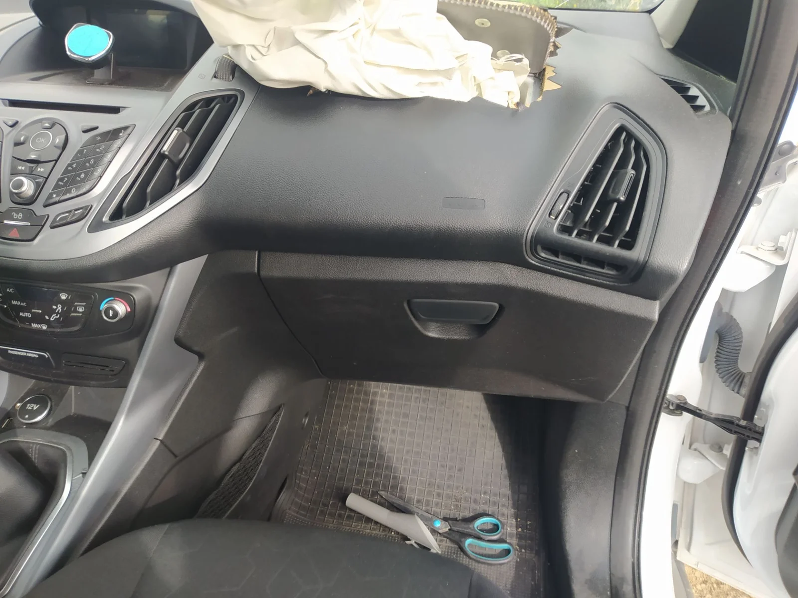 Foto de GUANTERA FORD B-MAX (CB2) 1.5 TDCi CAT (95 CV / 70 KW)