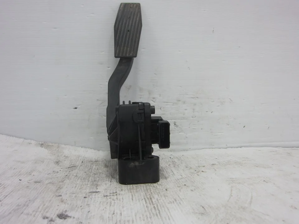 Foto de PEDAL ACELERADOR OPEL ASTRA H BERLINA 1.7 16V CDTI (101 CV / 74 KW) referencia 9157998BK