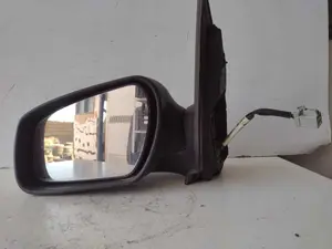 Foto de RETROVISOR IZQUIERDO FORD FOCUS BERLINA (CAP) 1.6 16V CAT (101 CV / 74 KW) referencia 212876099