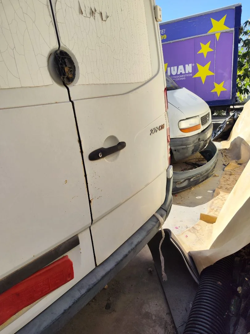 Foto de PORTON TRASERO DERECHO MERCEDES-BENZ SPRINTER II FURGÓN 2.1 CDI CAT (88 CV / 65 KW) referencia A9067401300