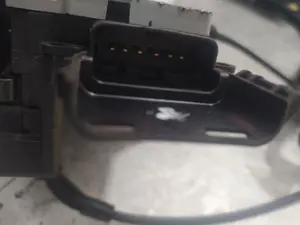 Foto de CERRADURA PUERTA TRASERA IZQUIERDA CITROEN C4 PICASSO 1.6 HDi FAP (112 CV / 82 KW) referencia 24089158 foto 3