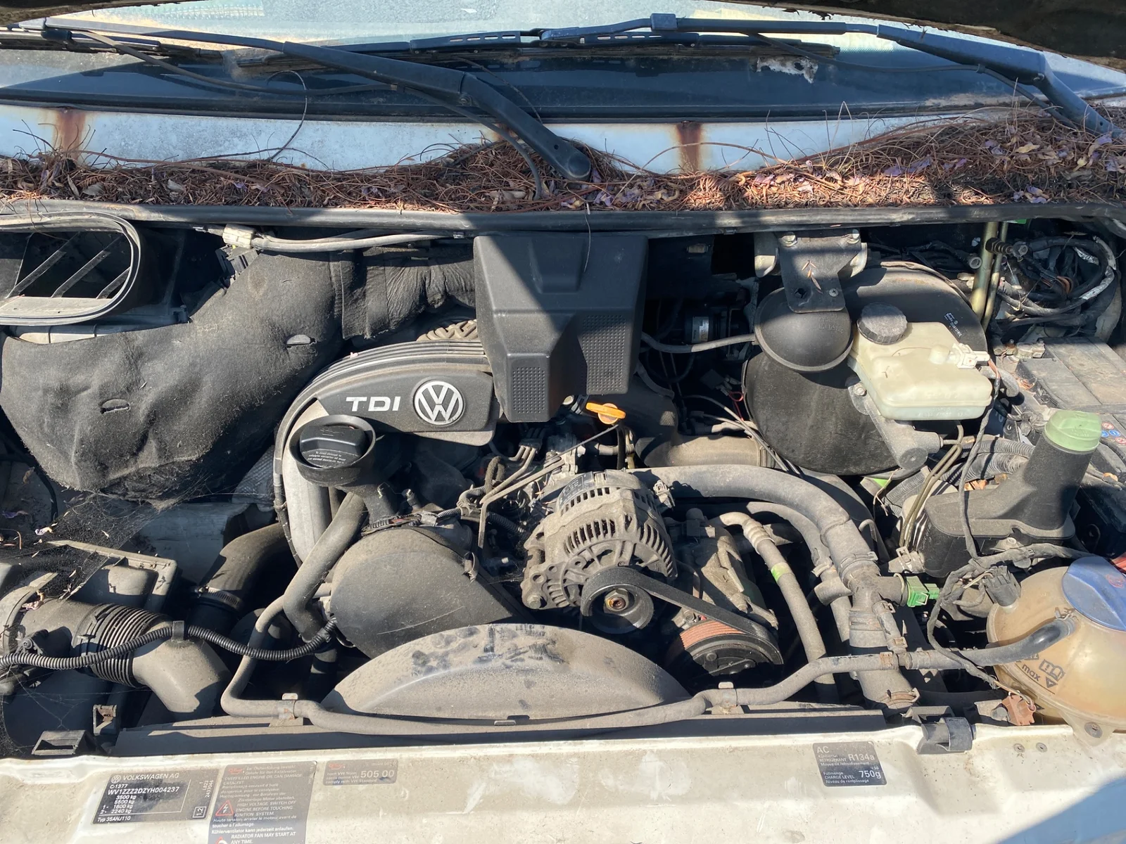 Foto de CAJA RELES / FUSIBLES VOLKSWAGEN LT FURGÓN/COMBI 2.5 TDI (109 CV / 80 KW)