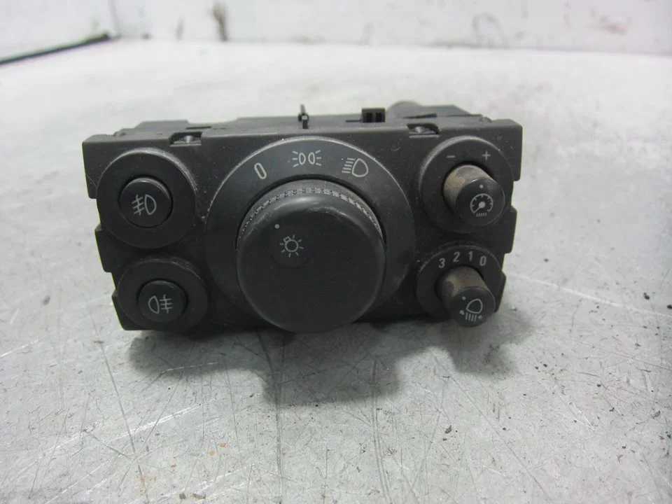 Foto de MANDO LUCES OPEL ASTRA H BERLINA 1.7 16V CDTI (101 CV / 74 KW) referencia 13100128
