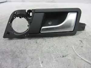 Foto de MANETA INTERIOR DELANTERA DERECHA AUDI A2 (8Z) 1.4 16V (75 CV / 55 KW) referencia 8Z0837020 foto 1