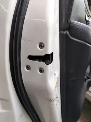 Foto de CERRADURA PUERTA DELANTERA IZQUIERDA NISSAN QASHQAI (J11E) 1.2 16V CAT (116 CV / 85 KW)