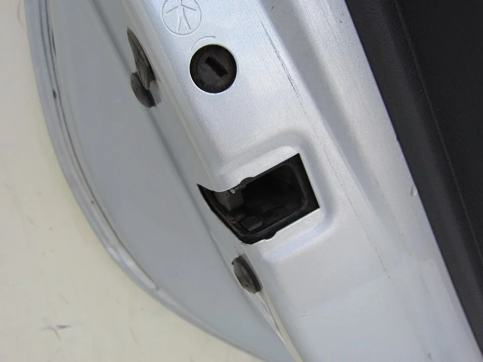 Foto de CERRADURA PUERTA TRASERA IZQUIERDA SEAT ALTEA XL (5P5) 1.9 TDI (105 CV / 77 KW)