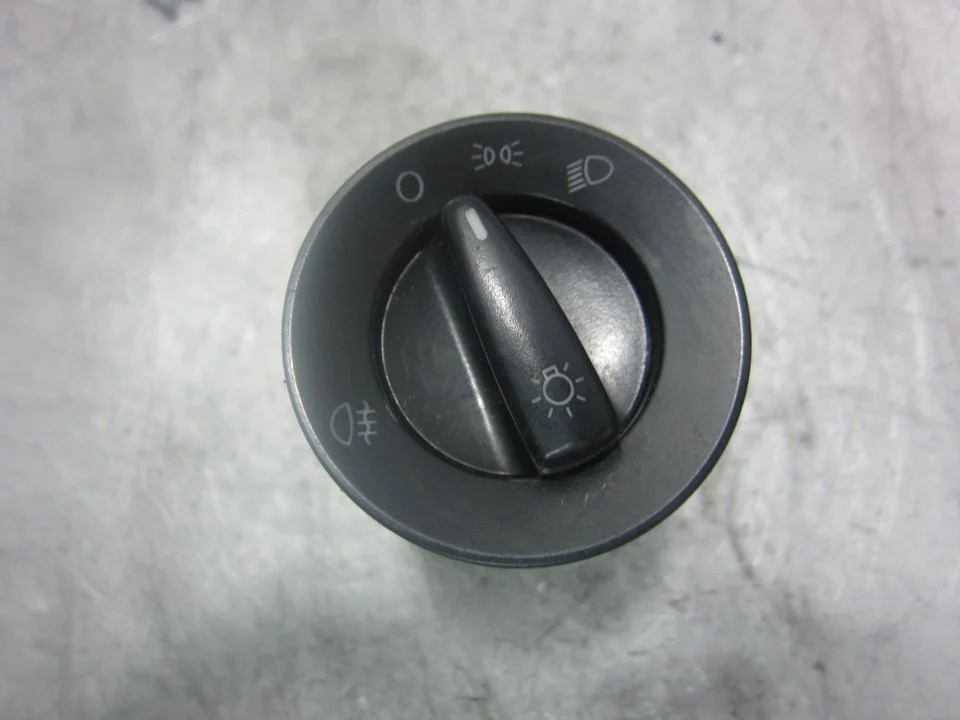 Foto de MANDO LUCES VOLKSWAGEN GOLF IV BERLINA (1J1)(10.1997) 1.9 TDI (101 CV / 74 KW) referencia 1C0941531