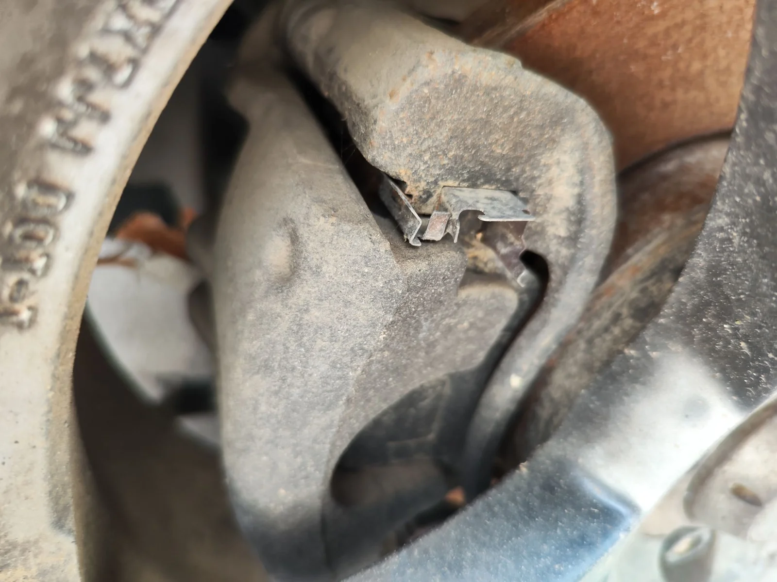 Foto de PINZA DE FRENO DELANTERA IZQUIERDA RENAULT MEGANE II BERLINA 5P 1.6 CAT (113 CV / 83 KW) referencia 7701207685