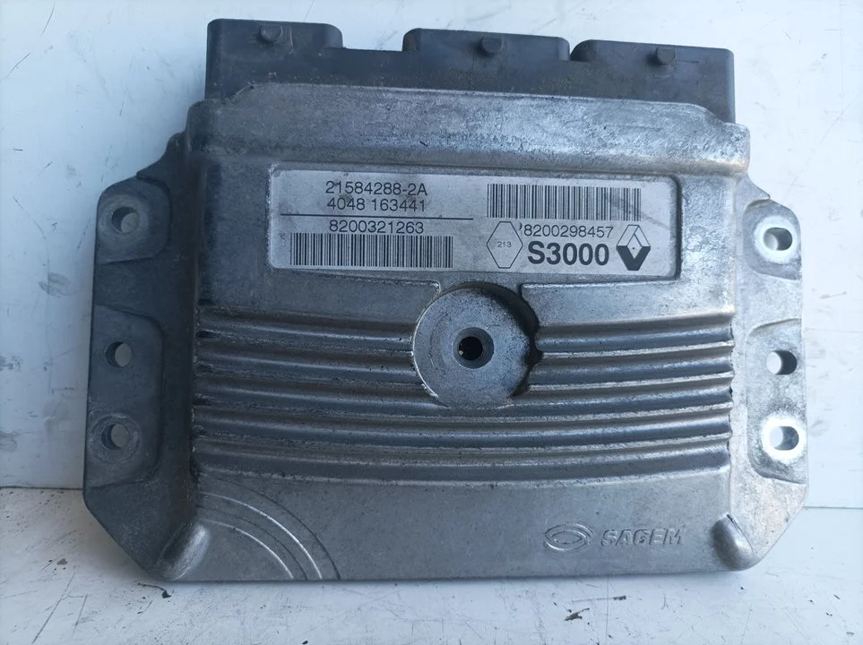 Foto de CENTRALITA MOTOR UCE RENAULT MEGANE II BERLINA 5P 2.0 (135 CV / 99 KW) referencia 8200298457