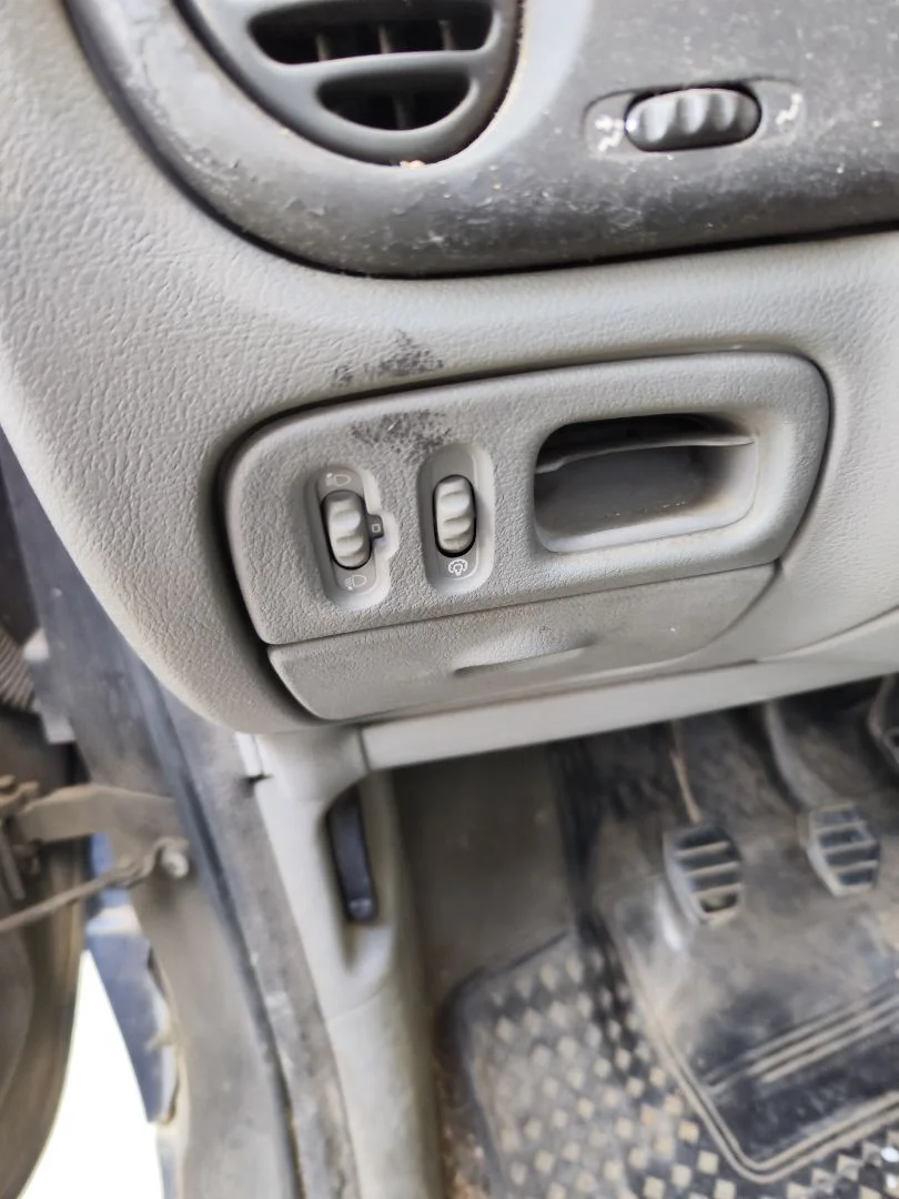Foto de INTERRUPTOR RENAULT SCENIC I (JA...) 1.9 dCi Diesel CAT (102 CV / 75 KW)