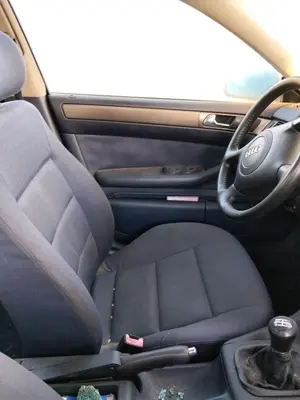 Foto de GUARNECIDO PUERTA DELANTERA IZQUIERDA AUDI A6 BERLINA (4B2) 1.8 20V Turbo (150 CV / 110 KW)