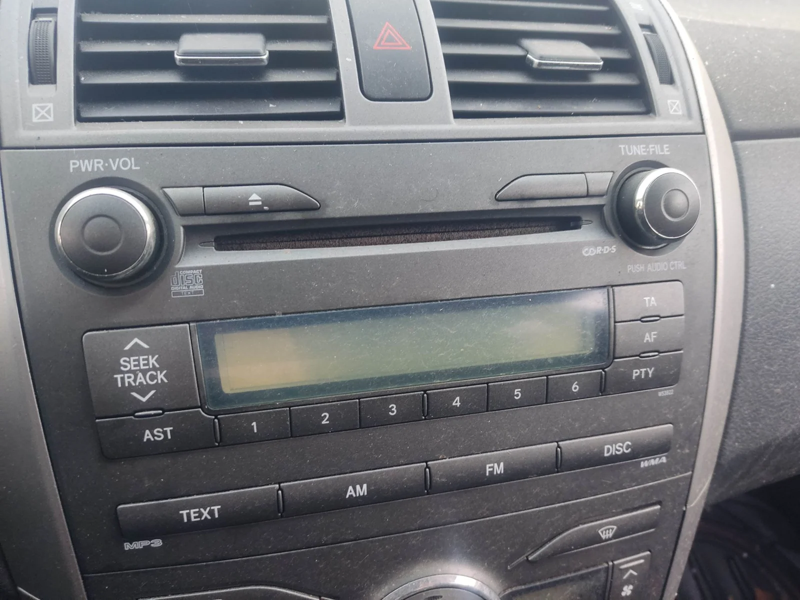 Foto de SISTEMA AUDIO / RADIO CD TOYOTA COROLLA (E15) 1.4 Turbodiesel CAT (90 CV / 66 KW)