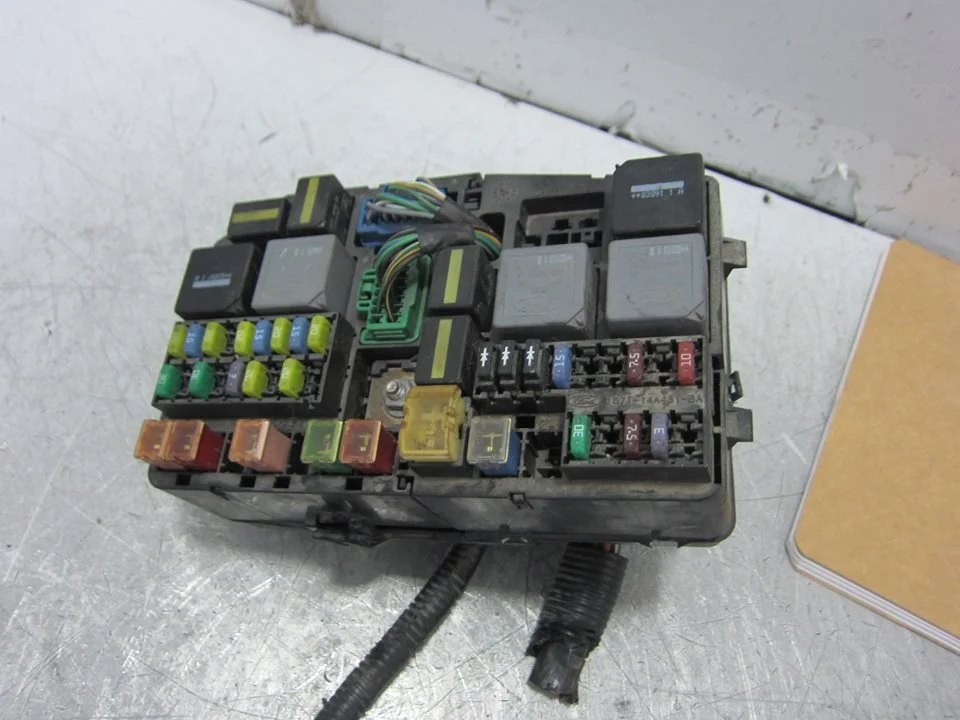 Foto de CAJA RELES / FUSIBLES FORD MONDEO BERLINA (GE) 3.0 V6 24V CAT (226 CV / 166 KW) referencia 1S7T14A142AA
