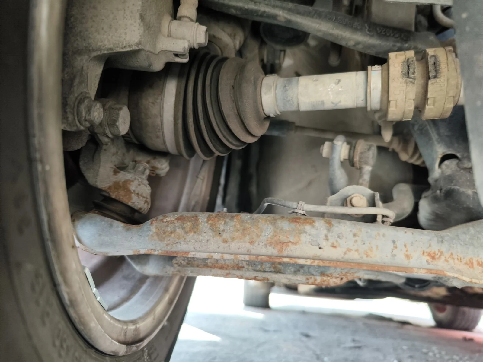 Foto de BRAZO SUSPENSION DELANTERO DERECHO NISSAN PRIMERA BERLINA (P12) 2.2 16V Turbodiesel CAT (126 CV / 93 KW) referencia 54524AV60A