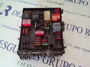 Foto de CAJA RELES / FUSIBLES VOLKSWAGEN GOLF V (1K1)(10.2003) 2.0 TDI (140 CV / 103 KW) referencia 1K0937124H foto 4