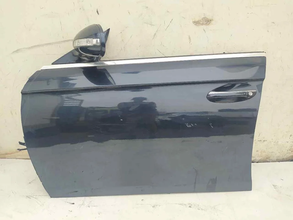 Foto de PUERTA DELANTERA IZQUIERDA MERCEDES-BENZ CLS (BM 219) 5.0 V8 24V CAT (306 CV / 225 KW)