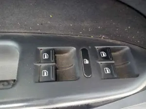Foto de MANDO ELEVALUNAS DELANTERO IZQUIERDO VOLKSWAGEN TOURAN (1T2) 1.9 TDI (105 CV / 77 KW) foto 2