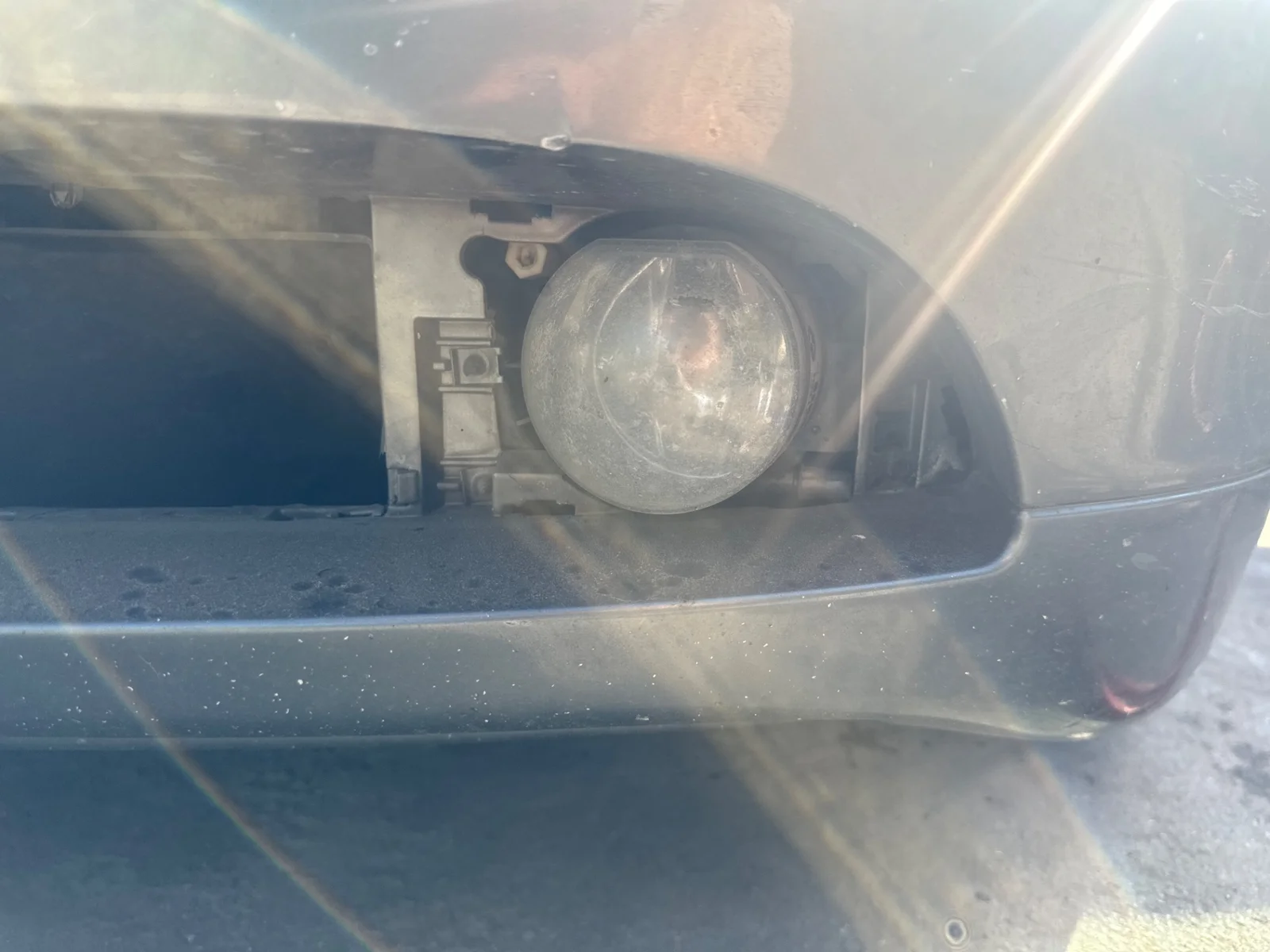 Foto de FARO ANTINIEBLA IZQUIERDO BMW SERIE 5 BERLINA (E60) 3.0 24V CAT (231 CV / 170 KW) referencia 63176910791
