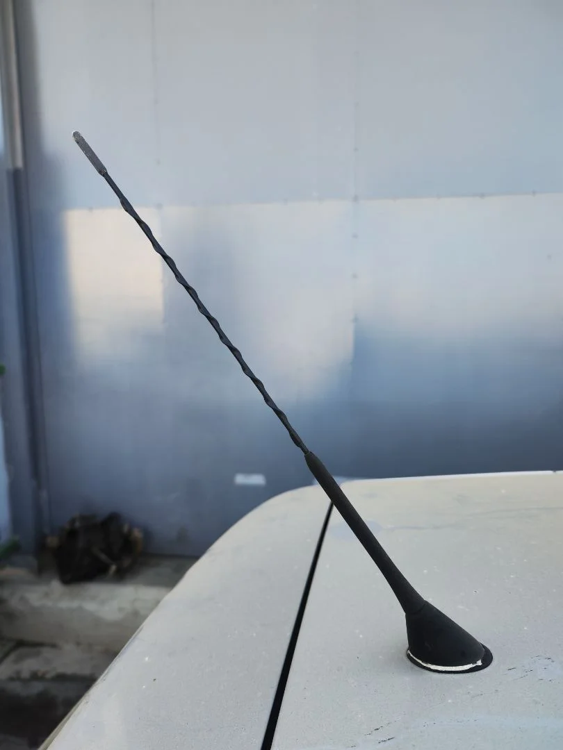 Foto de ANTENA VOLKSWAGEN GOLF IV BERLINA (1J1)(10.1997) 1.9 TDI (131 CV / 96 KW)