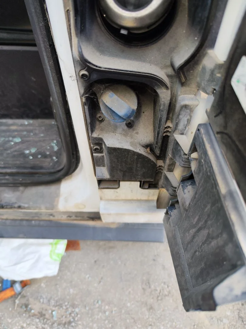 Foto de DEPOSITO ADBLUE FORD TRANSIT CHASIS CABINA (TTG) 2.0 TDCi CAT (170 CV / 125 KW)