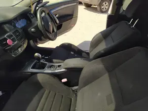 Foto de CONSOLA CENTRAL RENAULT LAGUNA III COUPE 2.0 dCi Diesel FAP (150 CV / 110 KW)