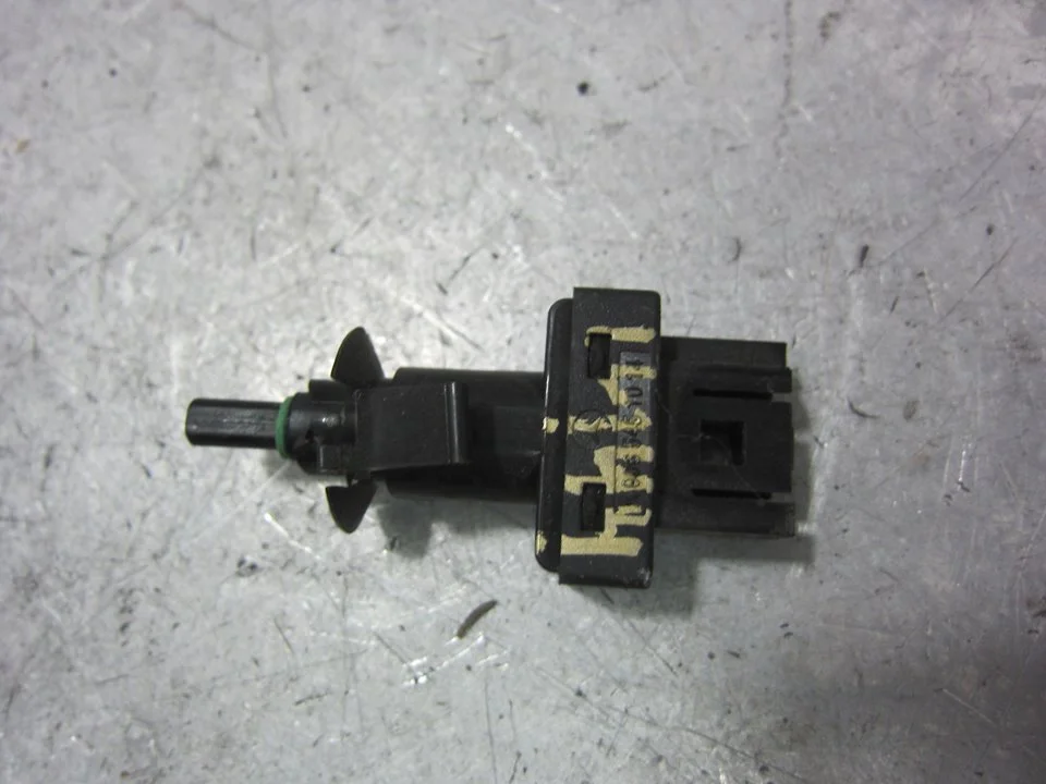 Foto de INTERRUPTOR MERCEDES-BENZ VIANO (639) 2.1 CDI CAT (150 CV / 110 KW) referencia A0065451014